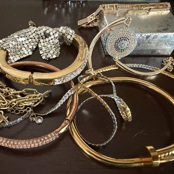 1lbs of mystery jewelry bag with gold & silver pieces, Swarovski - Picture 2 of 3